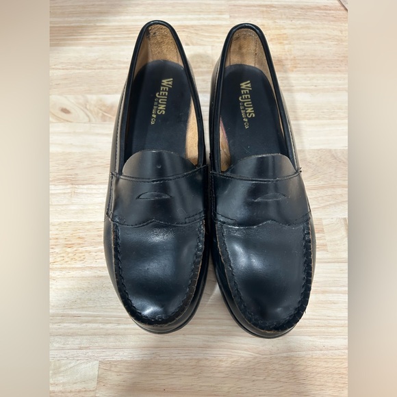 Bass loafers like new ladies size 8. - Picture 1 of 6
